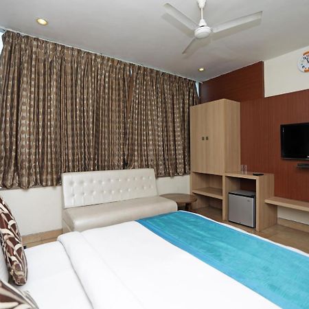 Oyo 1524 Hotel Vaani Continental カーンプル エクステリア 写真