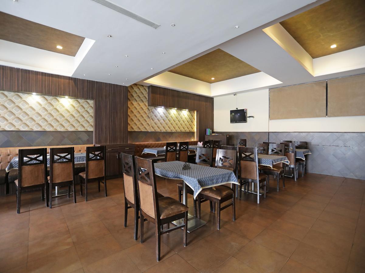 Oyo 1524 Hotel Vaani Continental カーンプル エクステリア 写真