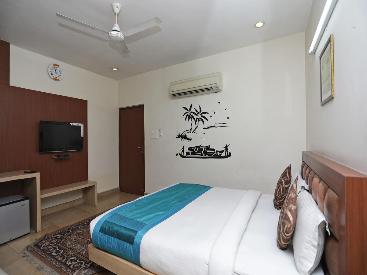 Oyo 1524 Hotel Vaani Continental カーンプル エクステリア 写真