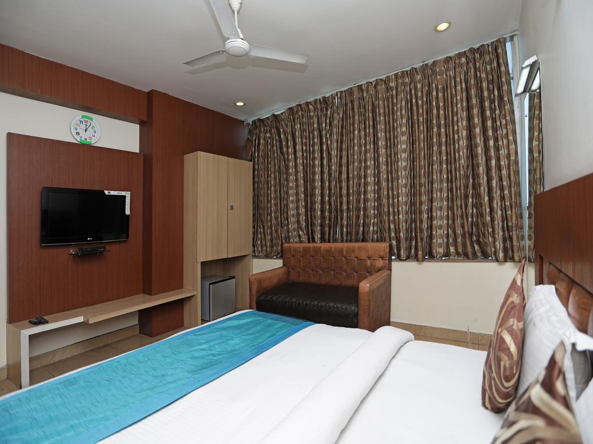 Oyo 1524 Hotel Vaani Continental カーンプル エクステリア 写真