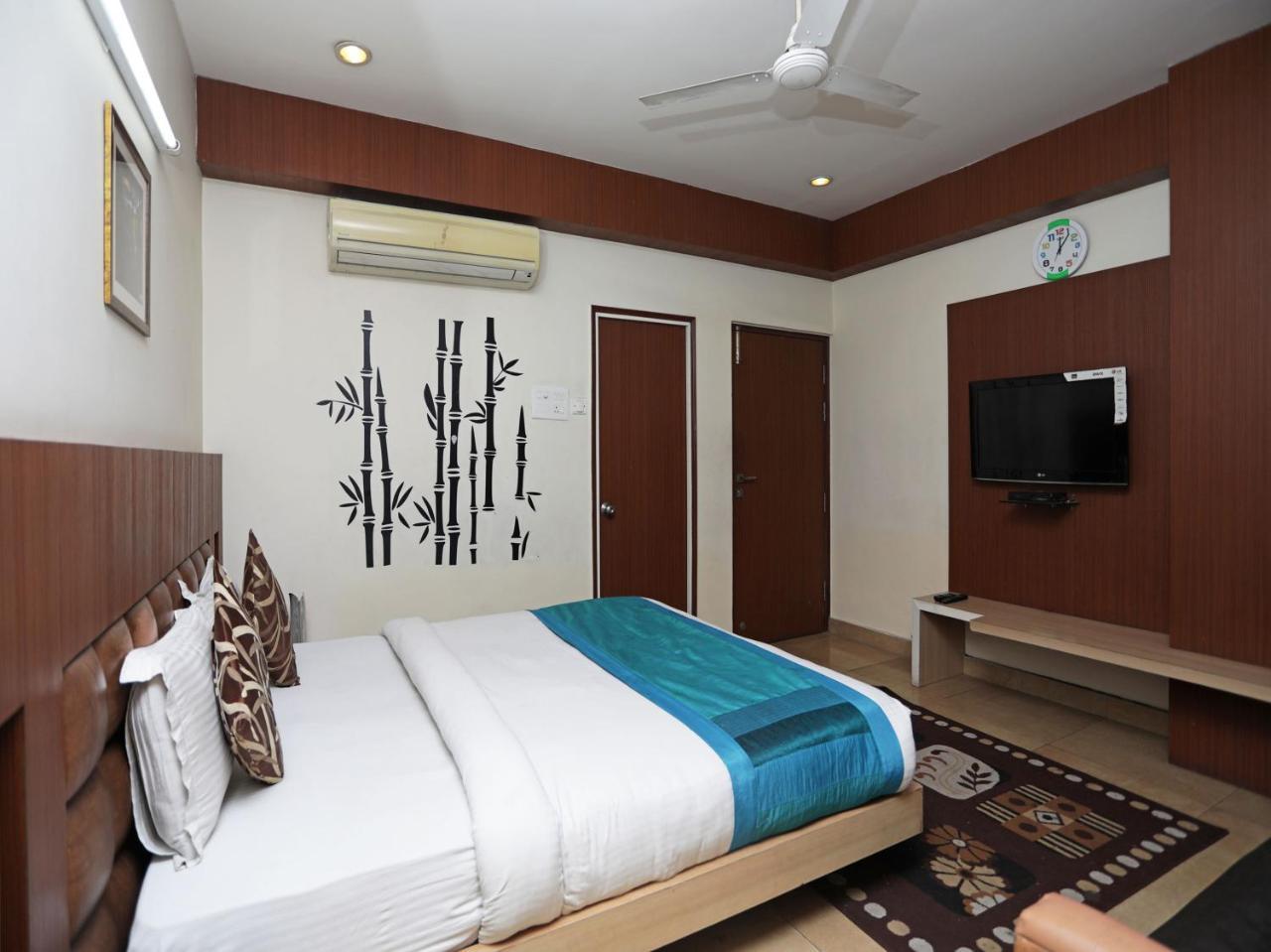 Oyo 1524 Hotel Vaani Continental カーンプル エクステリア 写真