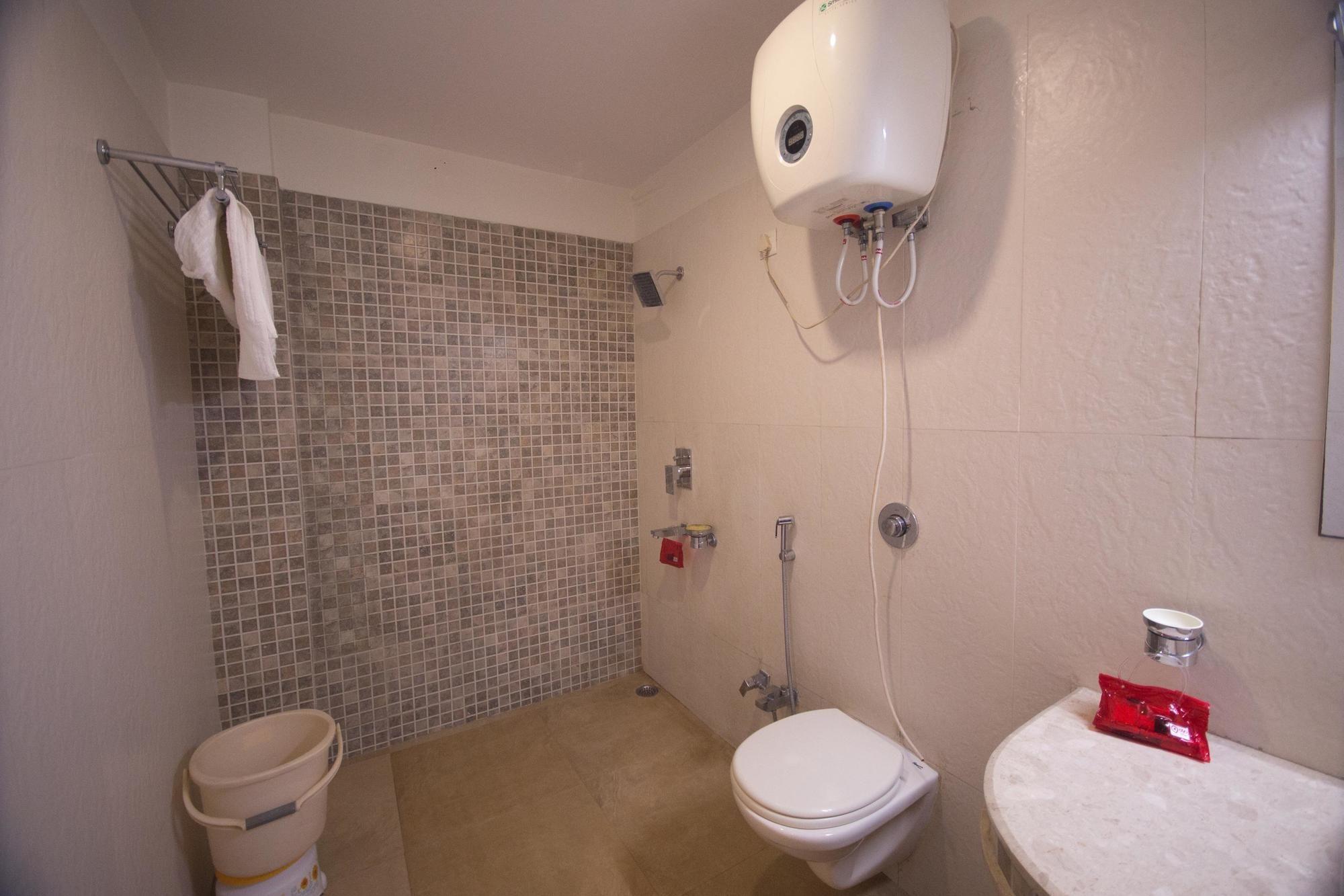 Oyo 1524 Hotel Vaani Continental カーンプル エクステリア 写真
